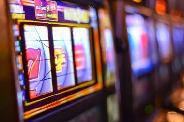 miminwd game variety dashboard showing slots and live tables